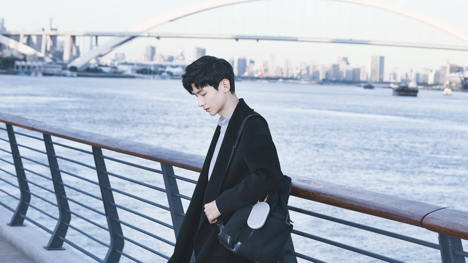 佛罗伦萨险胜卡利亚里,主场球迷欢呼,弗罗伦萨对卡利亚里