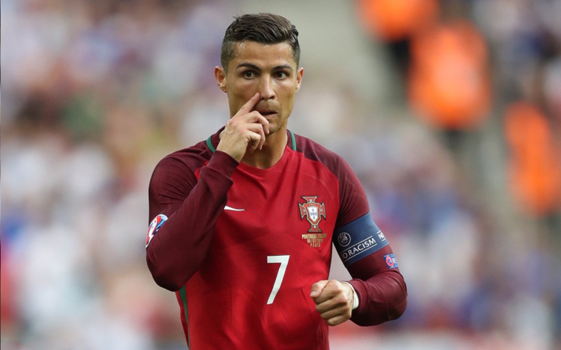 中超联赛中国队晋级 球迷齐声欢呼，中超足球联赛